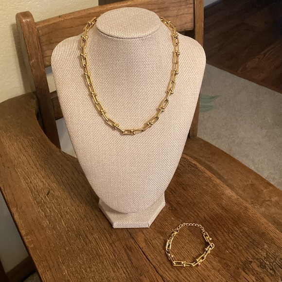 Boutique Unbranded Jewelry - U Link Horseshoe Chain 18K Gold Plated Necklace & Bracelet Set NWOT